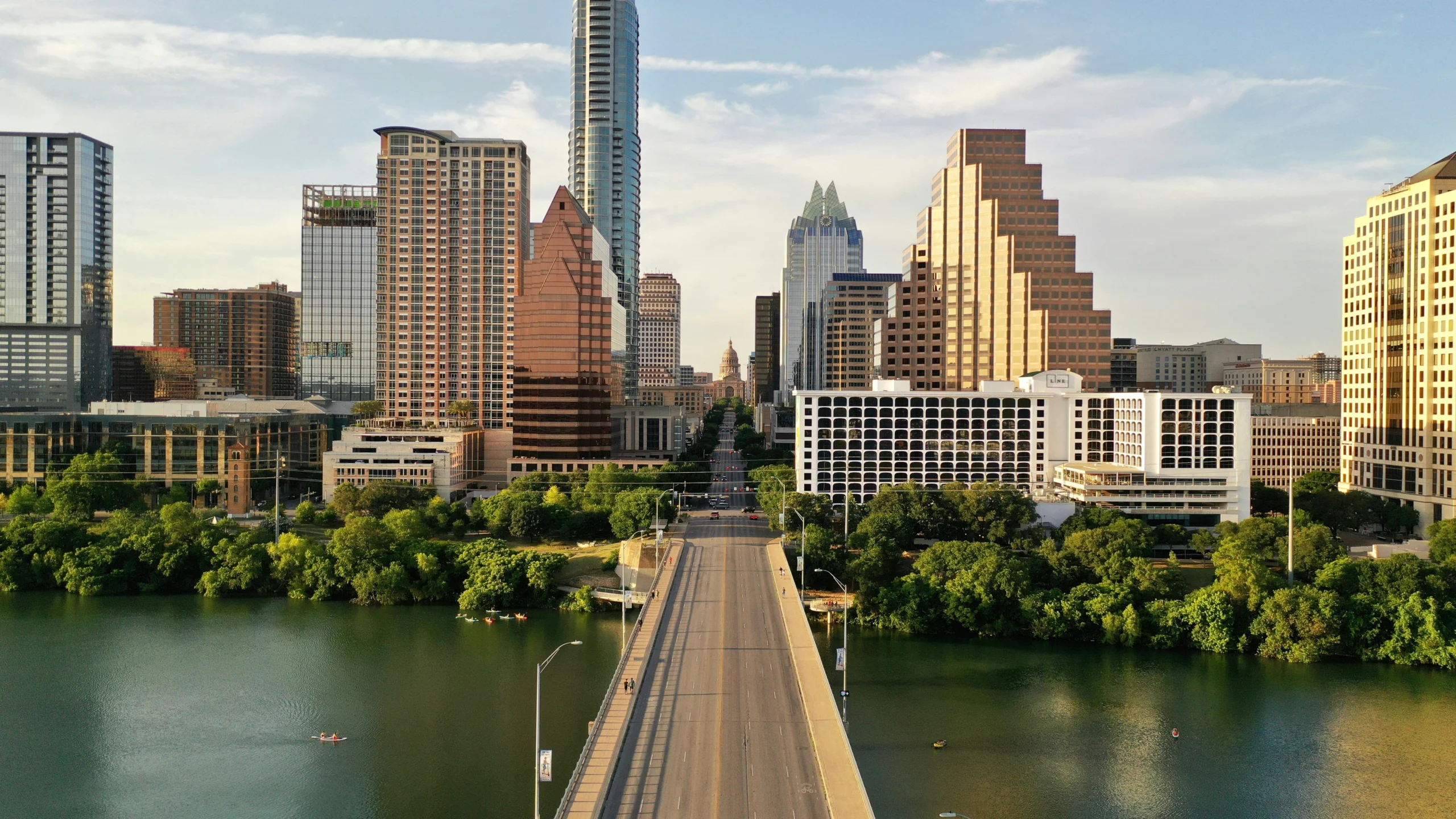 TNECIMAGE000018 Panoramic view of the Austin, Texas skyline with modern buildings and lush greenery, showcasing Trung